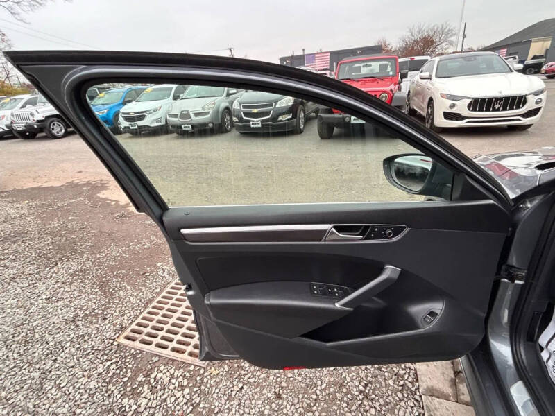 2017 Volkswagen Passat 1.8T R-Line