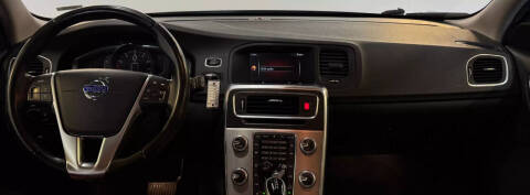 2017 Volvo V60 Cross Country T5 Premier