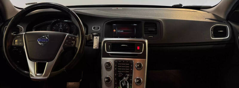 2017 Volvo V60 Cross Country T5 Premier