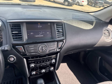 2017 Nissan Pathfinder SV