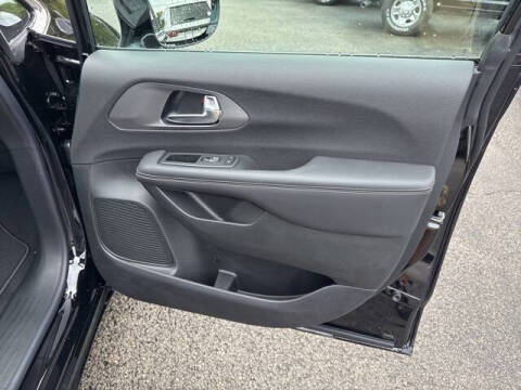 2026 Chrysler Voyager LX