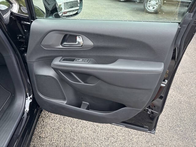 2026 Chrysler Voyager LX