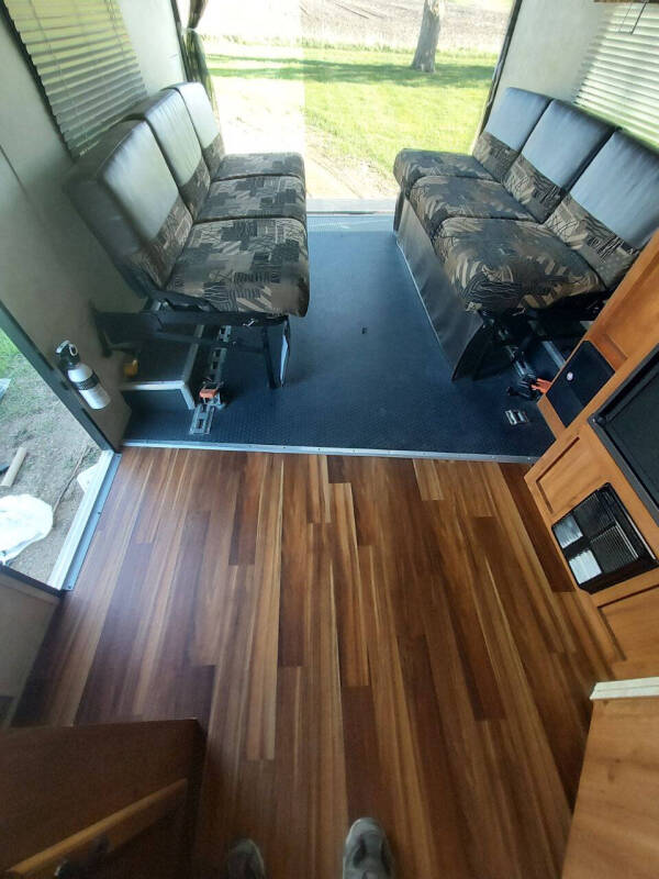 2016 Gulfstream Track & Trail