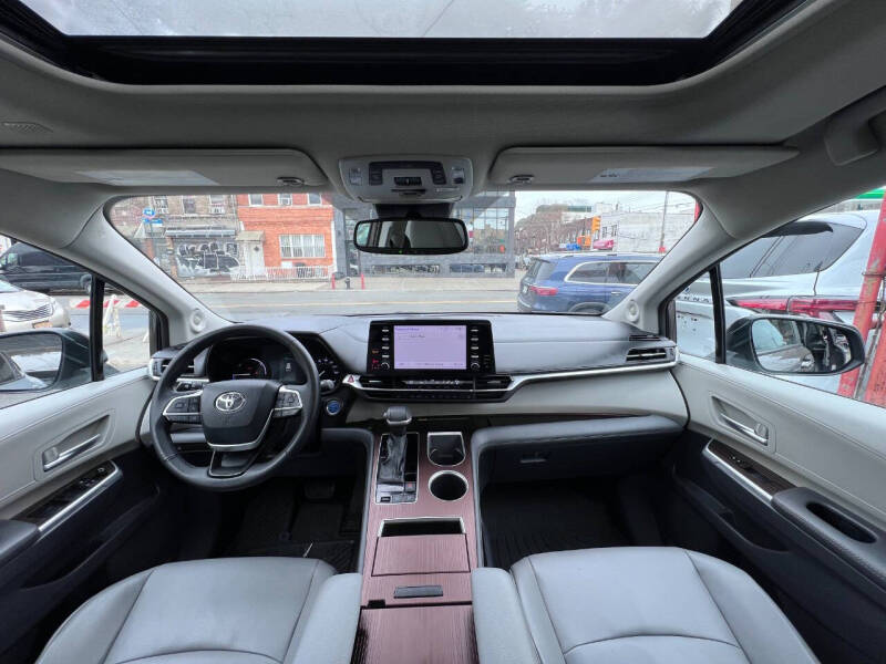 2022 Toyota Sienna XLE 7-Passenger