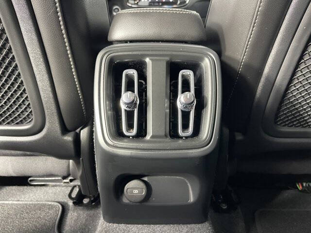 2024 Volvo XC40 B5 Plus Bright Theme