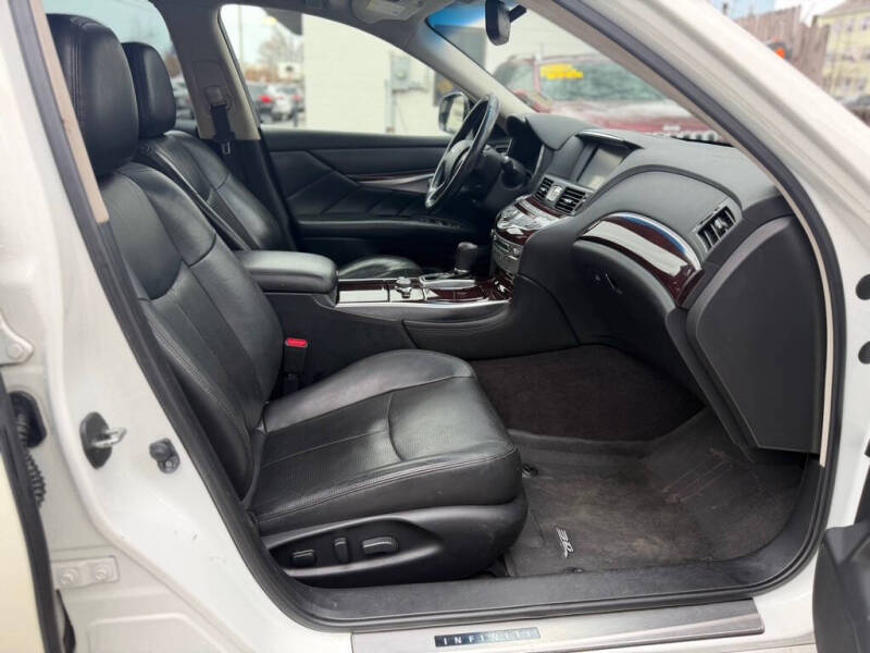 2015 Infiniti Q70 3.7