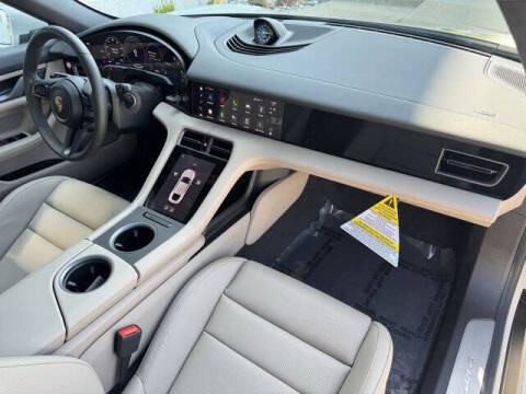 2025 Porsche Taycan 4