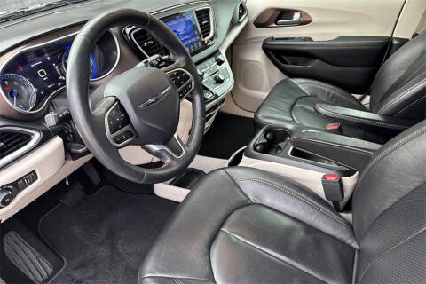 2017 Chrysler Pacifica Touring-L Plus