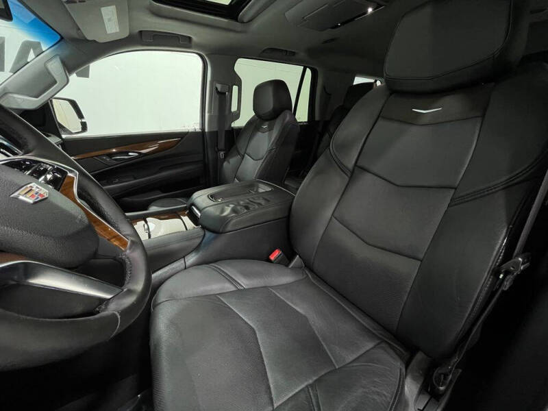2016 Cadillac Escalade Luxury Collection