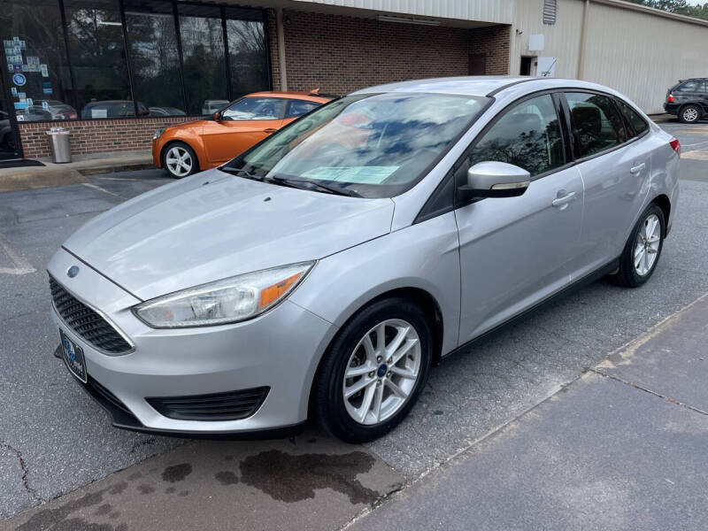 2017 Ford Focus SE photo 2