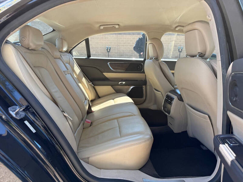 2017 Lincoln Continental Select