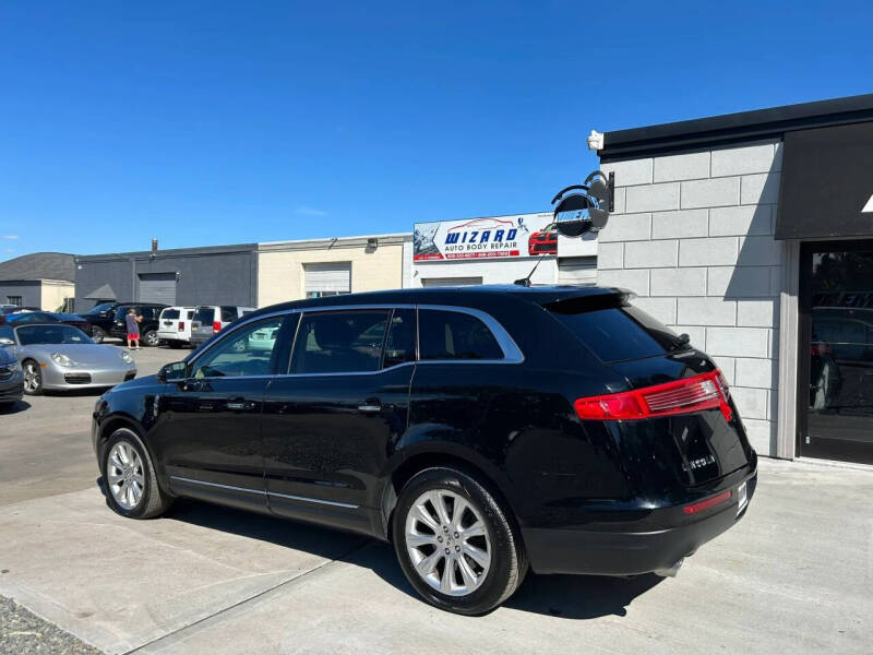 2018 Lincoln MKT Premiere