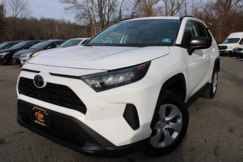 2019 Toyota RAV4 LE's photo