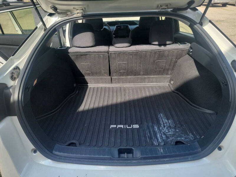 2017 Toyota Prius Three - Photo 16
