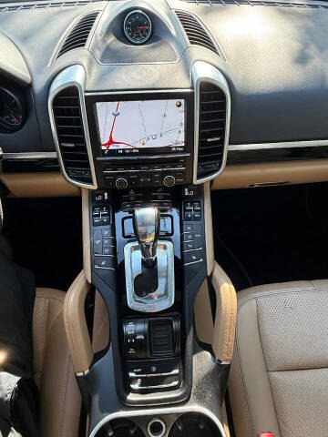 2014 Porsche Cayenne Platinum