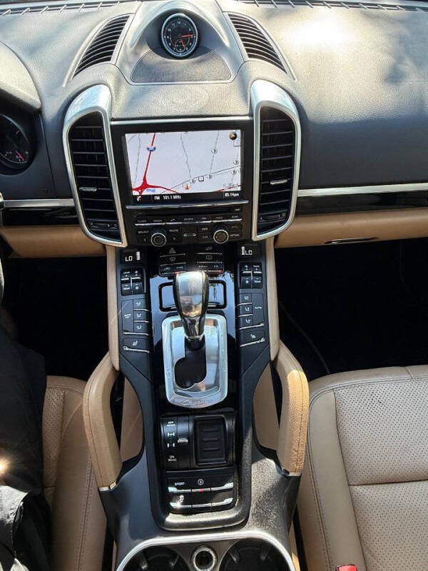 2014 Porsche Cayenne Platinum