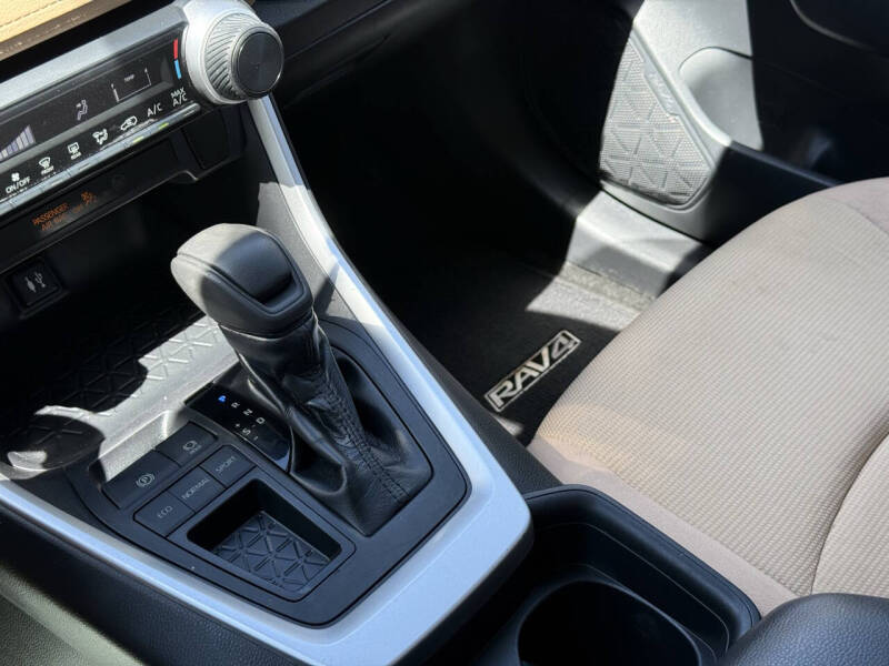 2019 Toyota RAV4 LE
