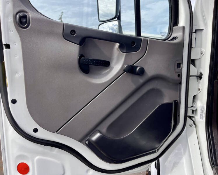 2013 Freightliner M2 106
