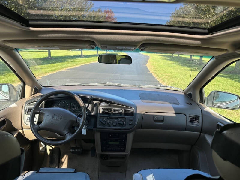 1998 Toyota Sienna LE