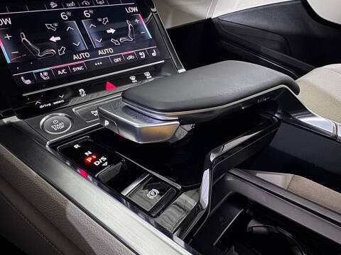 2019 Audi e-tron quattro Premium Plus