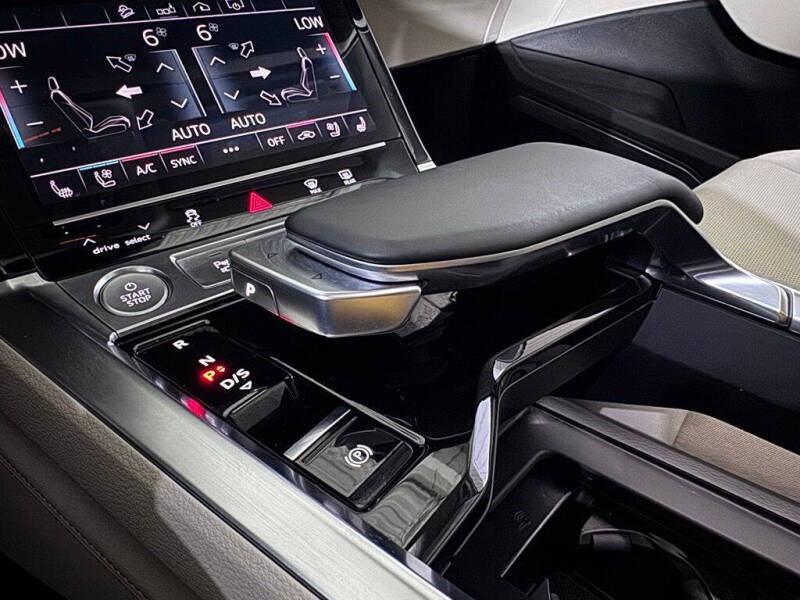 2019 Audi e-tron quattro Premium Plus