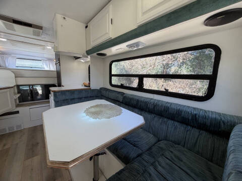 2013 Ford LANCE CAMPER 19