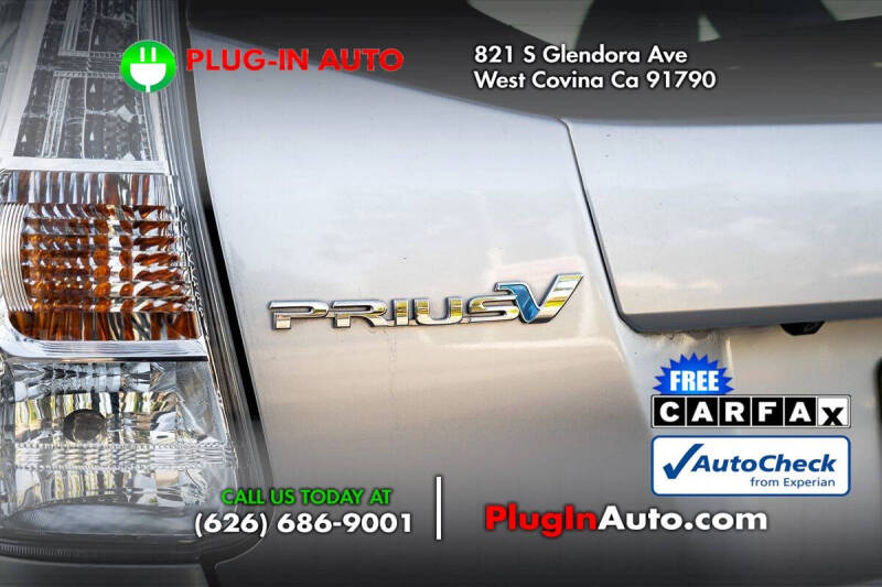 2013 Toyota Prius v Five