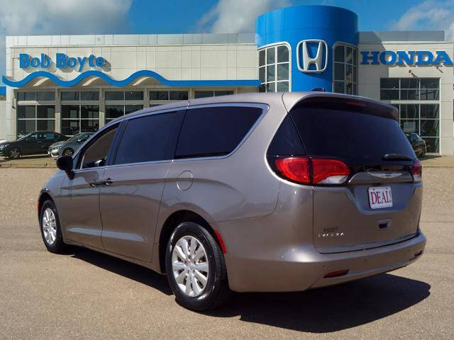 Used 2018 Chrysler Pacifica L with VIN 2C4RC1AG1JR261127 for sale in Pearl, MS