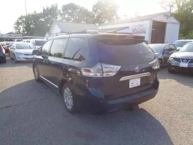 2012 Toyota Sienna XLE 8-Passenger