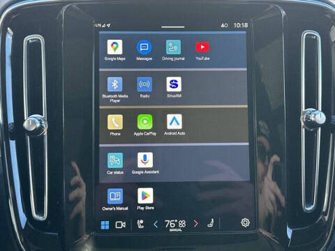 2025 Volvo XC40 B5 Core Bright Theme