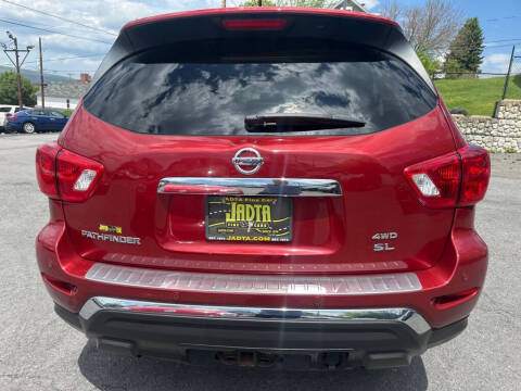 2017 Nissan Pathfinder SL
