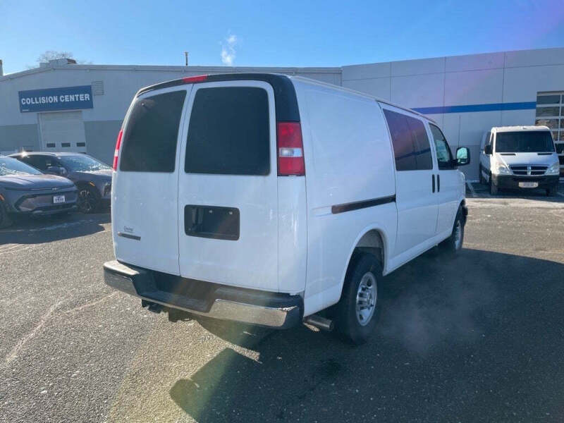 2025 Chevrolet Express 2500