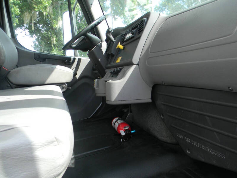 2022 Freightliner M2 106