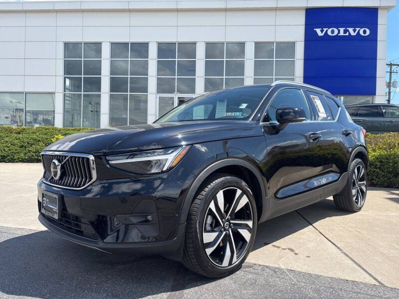 2023 Volvo XC40 B5 Plus Bright Theme