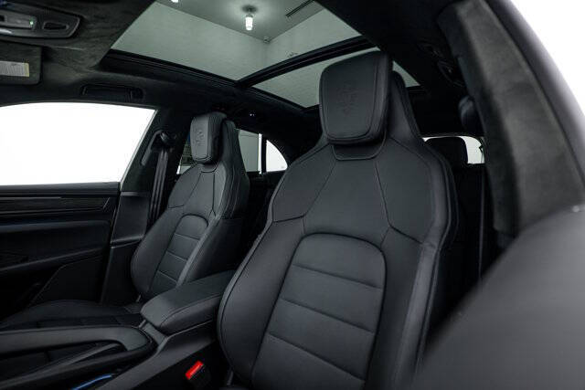 2025 Porsche Macan Turbo Electric