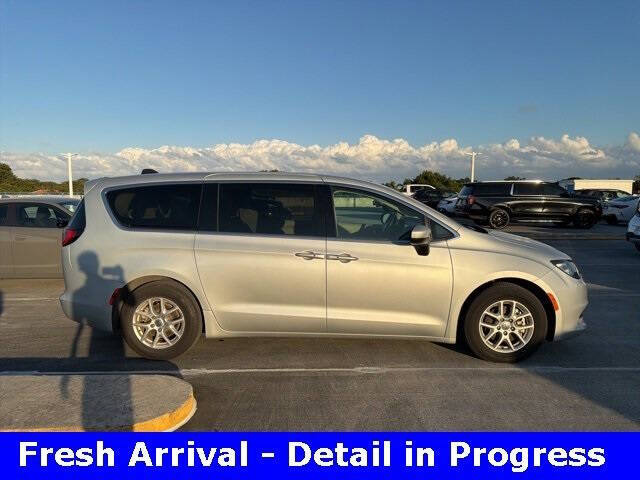 2022 Chrysler Voyager LX