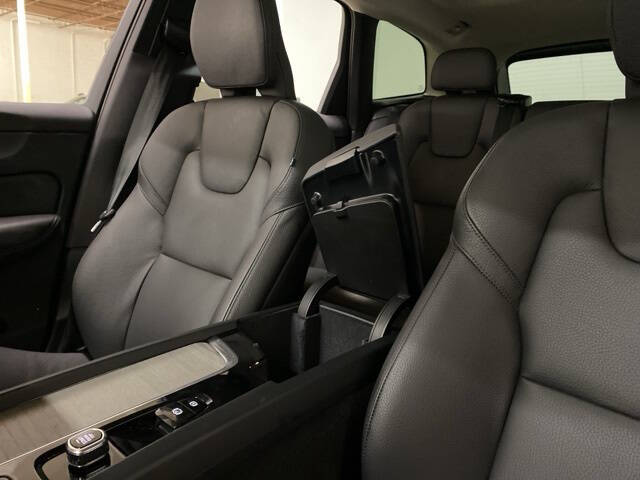 2025 Volvo XC60 B5 Plus Dark Theme