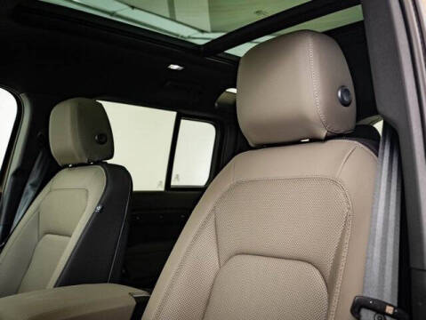 2026 Land Rover Defender 110 P300 S