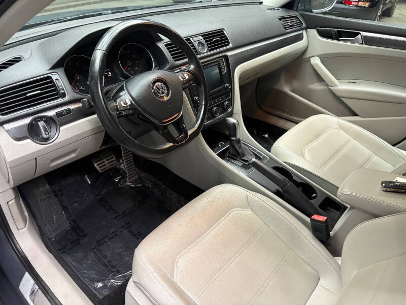 2017 Volkswagen Passat 1.8T R-Line