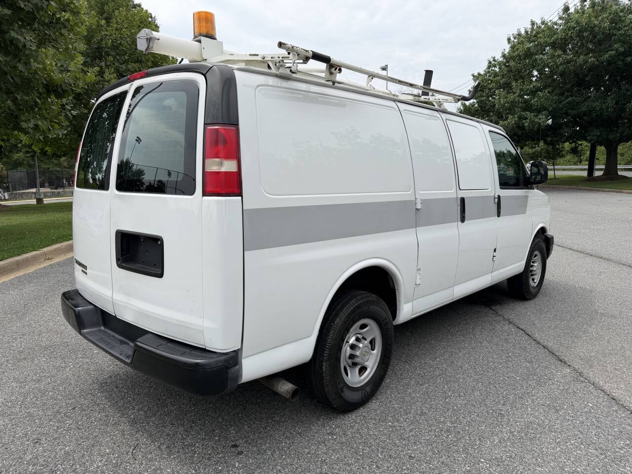 View vehicle photo 7