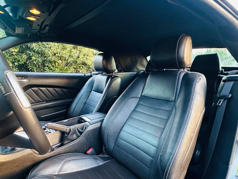 2012 Ford Mustang V6 Premium