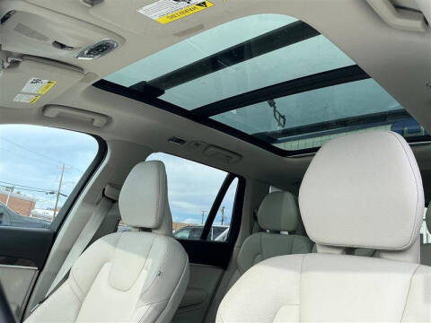 2019 Volvo XC90 T6 Momentum