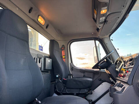 2015 Freightliner M2 106