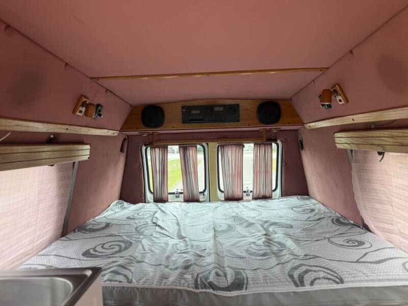 1992 Dodge Ram Van B250 Maxi