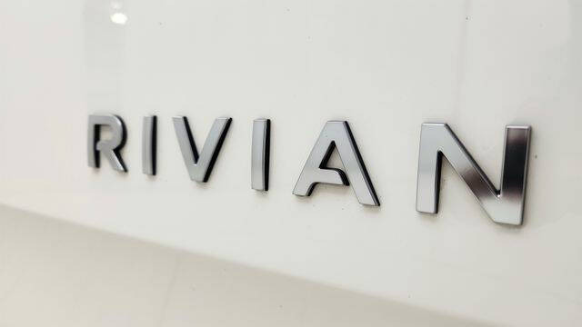 2025 Rivian R1T