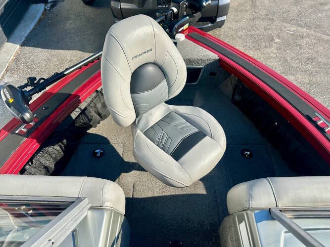 2018 Tracker Targa V18