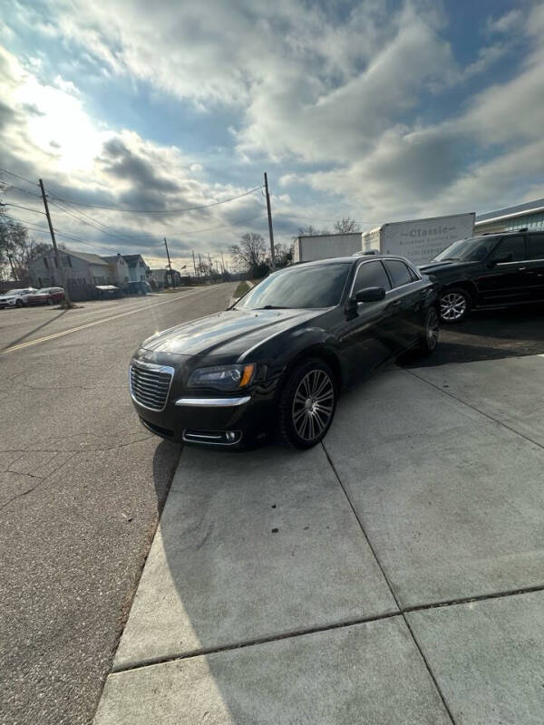 Chrysler 300's photo