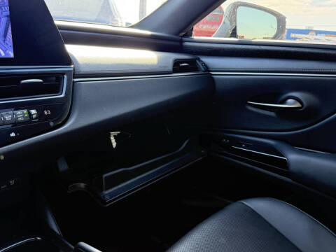 2024 Lexus ES 300h F SPORT Design