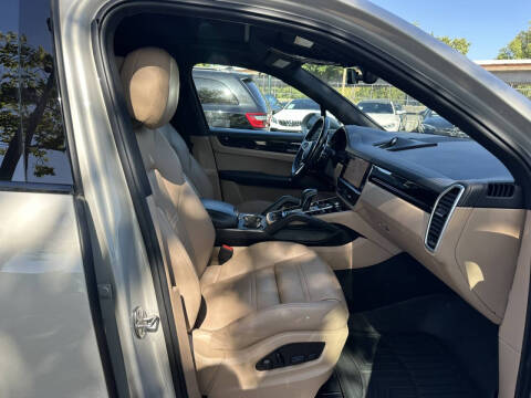 2023 Porsche Cayenne S