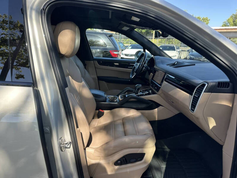 2023 Porsche Cayenne S